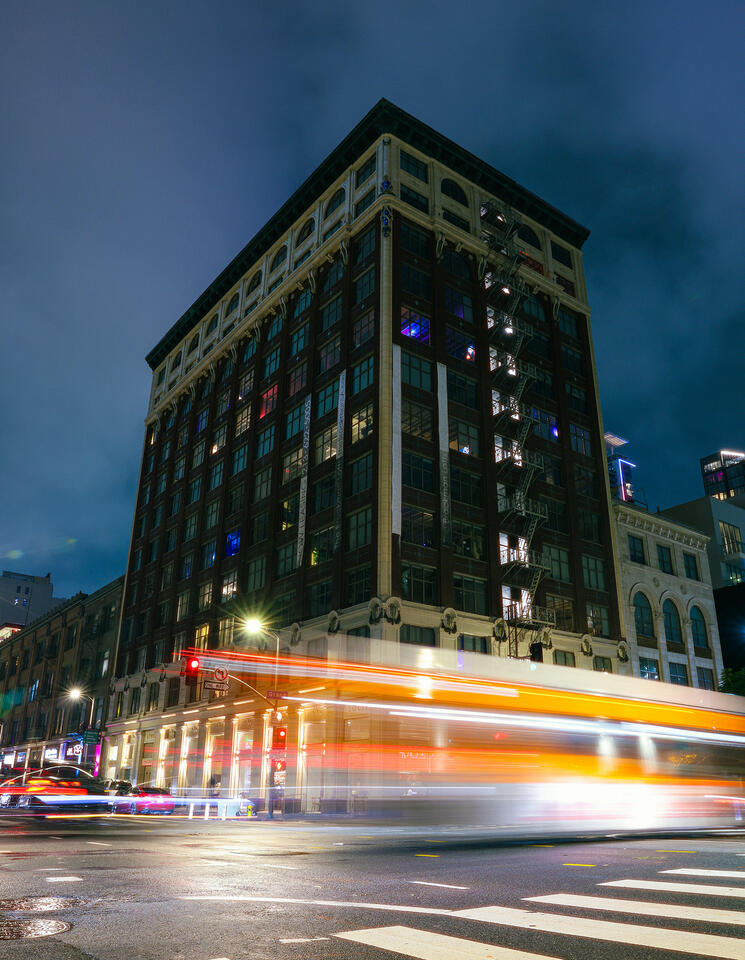 Bodega Louie DTLA Metro Bus